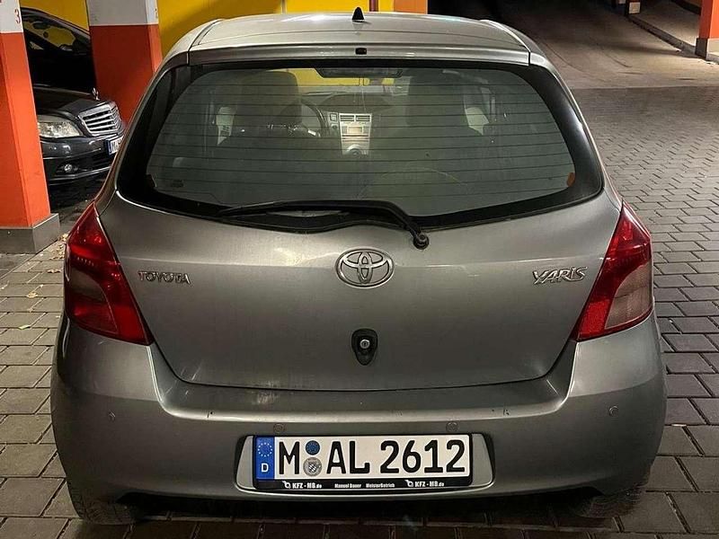 Gebraucht Toyota Yaris 87 PS (63 kW) 2008 Grau Kleinwagen