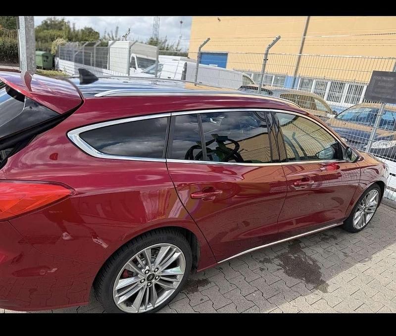 Rot Gebraucht 2019 Ford Focus Vignale Kombi | 18.500 € (Fairer Preis) - Bild 1/4