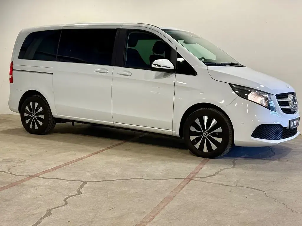 Gebraucht Mercedes V220 163 PS (119 kW) 2022 Weiß Van / Kleinbus