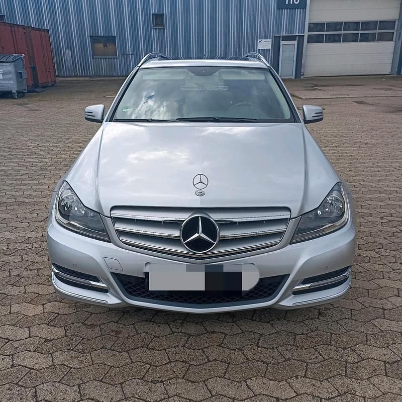 Silber Gebraucht 2011 Mercedes C180 Avantgarde Kombi | 6.990 € - Bild 1/4