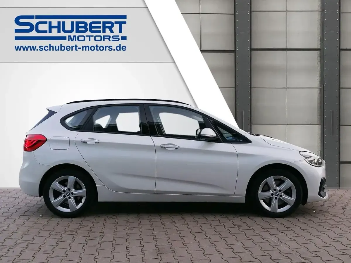 Gebraucht BMW 225 Active Tourer Advantage 224 PS (164 kW) 2019 Weiß Van / Kleinbus
