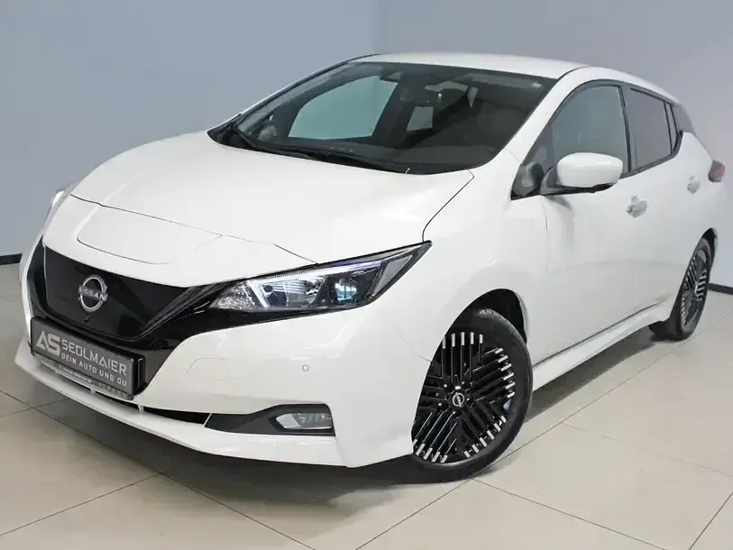 Gebraucht Nissan Leaf N-Connecta 110 kW (150 PS) 2023 Weiß Kleinwagen