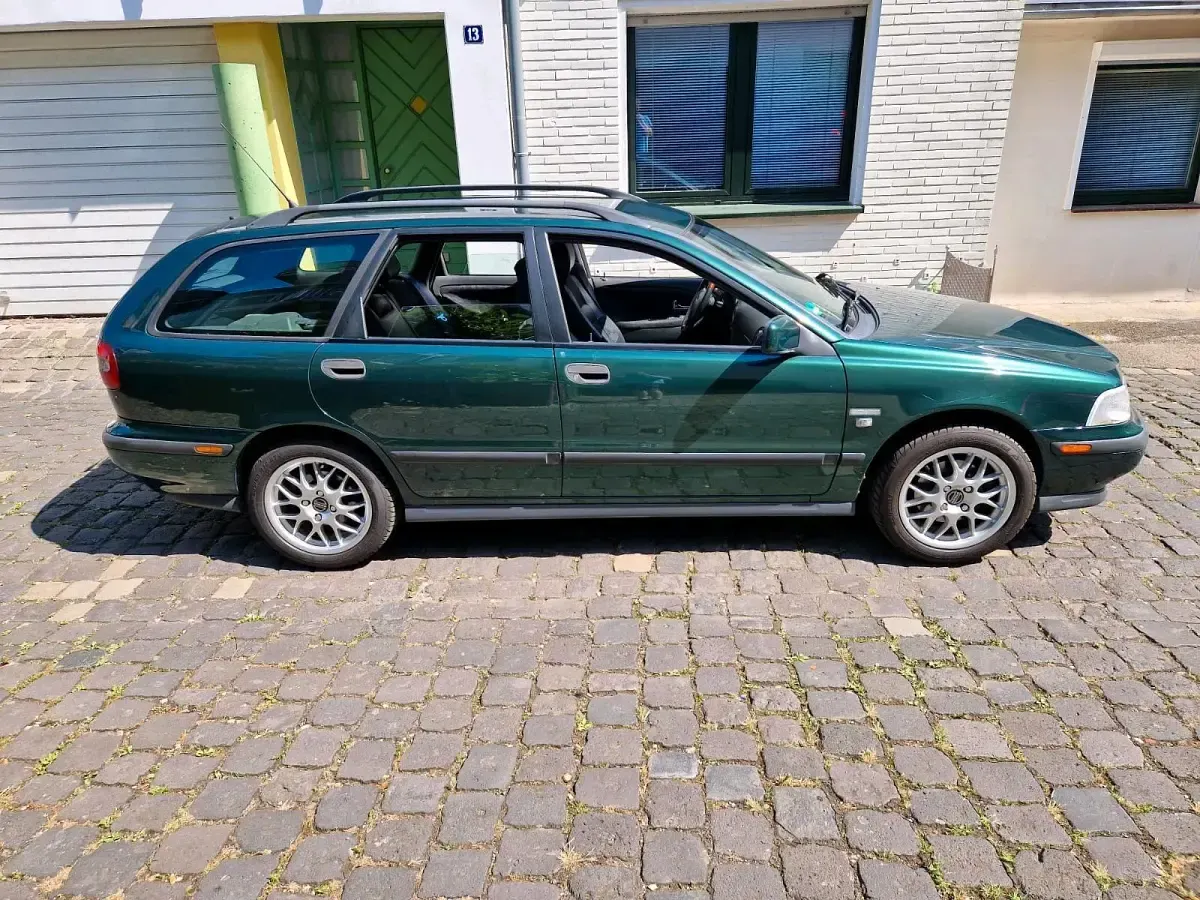 Gebraucht Volvo V40 105 PS (77 kW) 1998 Grün Kombi