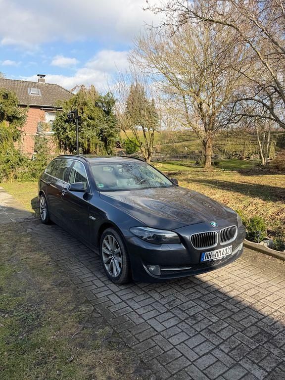 Gebraucht BMW 525 Sport Line 218 PS (160 kW) 2012 Grau Kombi