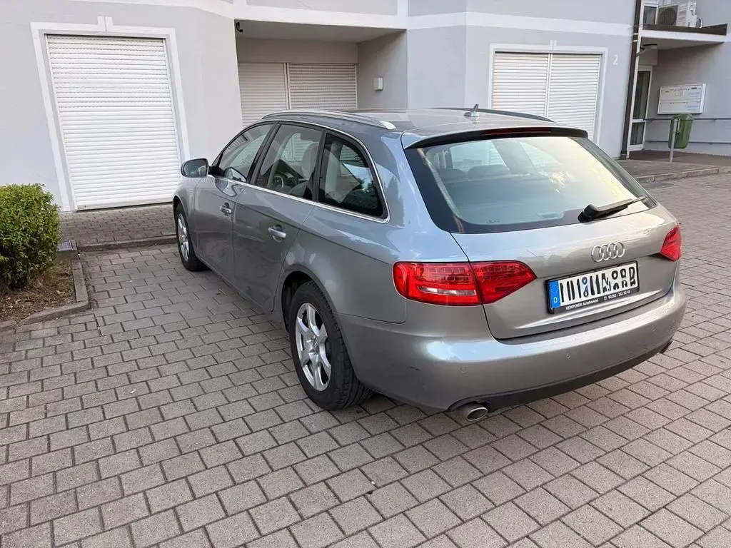 Gebraucht Audi A4 190 PS (139 kW) 2009 Grau Limousine