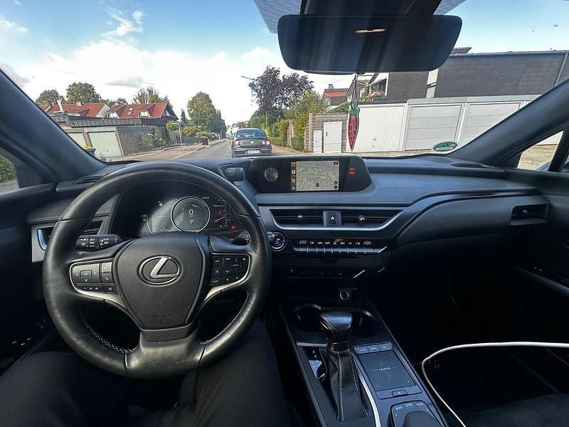 Gebraucht Lexus UX 250h 184 PS (135 kW) 2020 Weiß SUV