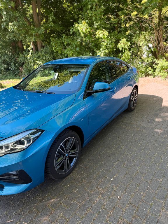 Blau Gebraucht 2021 BMW 220 Sport Line Coupé | 22.585 € (Guter Preis) - Bild 1/4