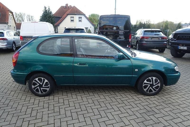 Używany Toyota Corolla 97 KM (71 kW) 2000 Szary Sedan/Limuzyna