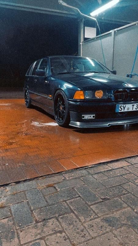 Blau Gebraucht 1998 BMW 320 Kombi | 1.699 € (Etwas zu teuer) - Bild 1/4