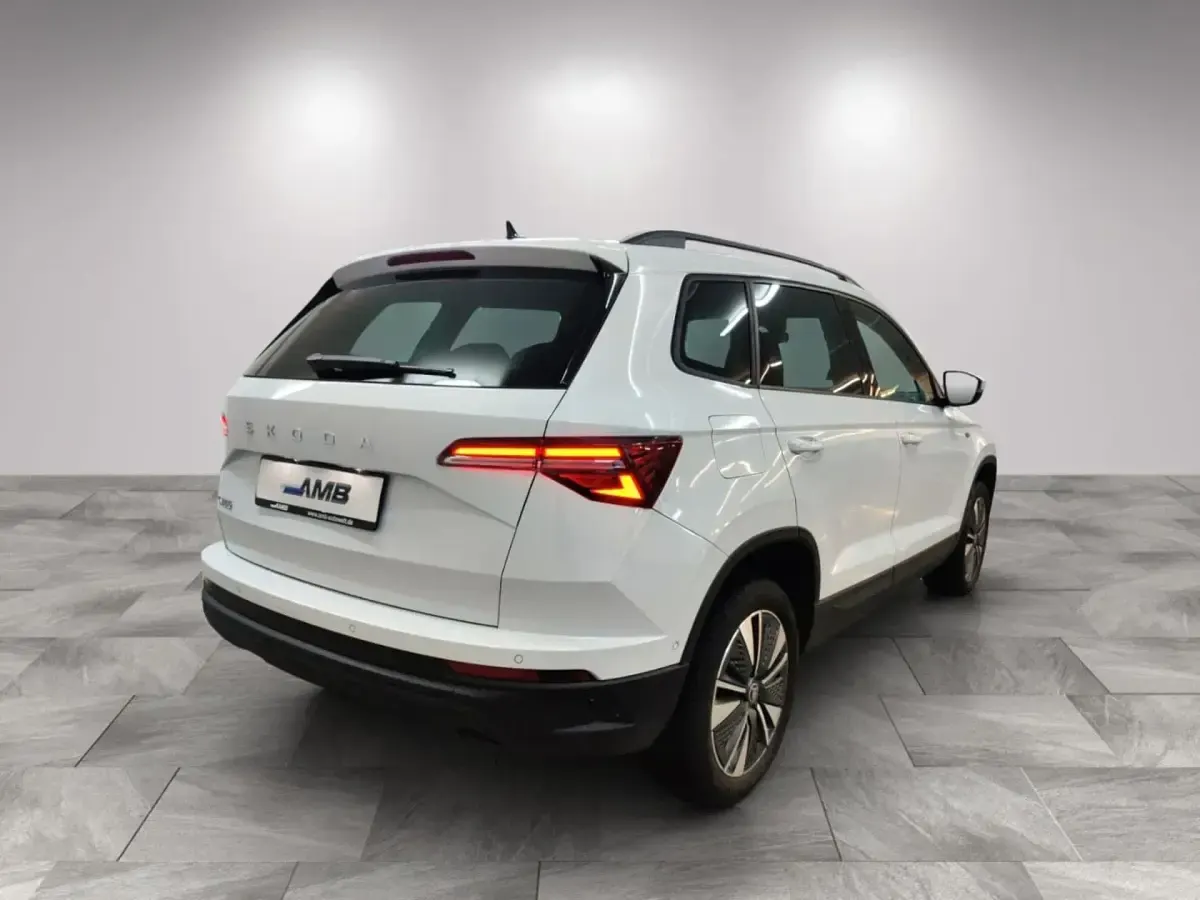 Używany Skoda Karoq Lounge 150 KM (110 kW) 2025 Biały SUV