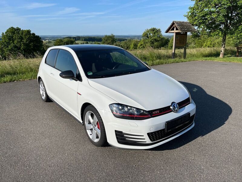 Weiß Gebraucht 2016 VW Golf VII GTI Limousine | 17.690 € (Guter Preis) - Bild 1/4