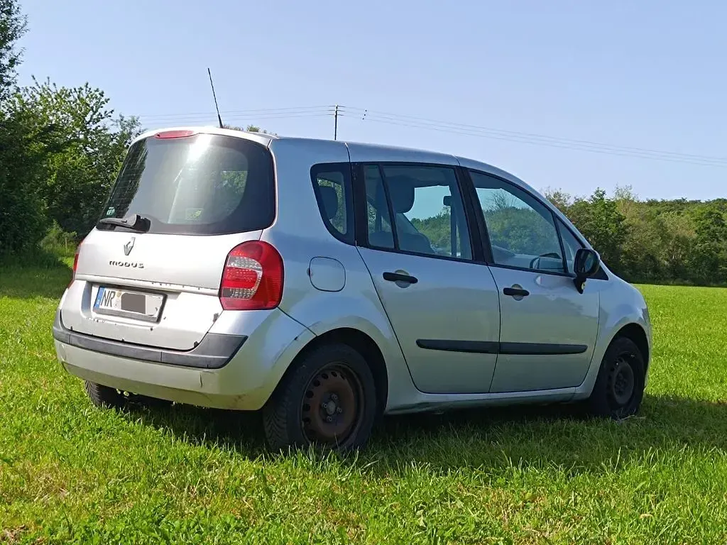 Gebraucht Renault Modus Dynamique 75 PS (55 kW) 2008 Silber Van / Kleinbus