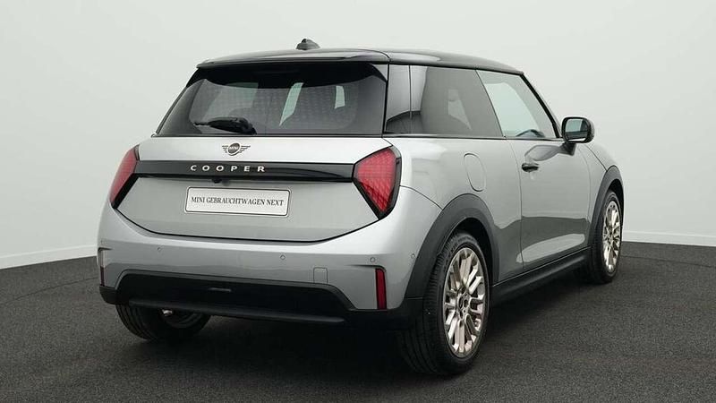 Gebraucht Mini Cooper Favoured 156 PS (114 kW) 2024 Grau Kleinwagen