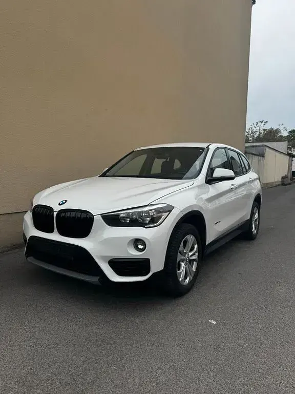 Używany BMW X1 Advantage 192 KM (141 kW) 2015 Biały SUV