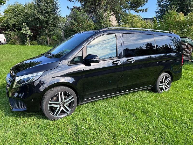 Schwarz Gebraucht 2020 Mercedes V300 Edition Van / Kleinbus | 39.250 € (Guter Preis) - Bild 1/4