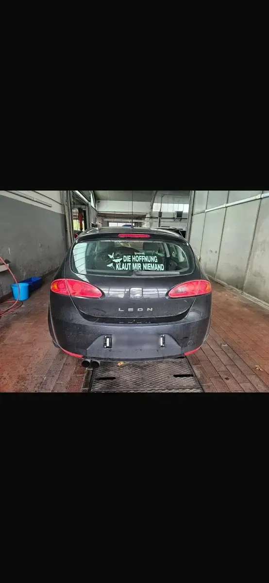 Usata Seat Leon 102 CV (75 kW) 2007 Nero Utilitaria