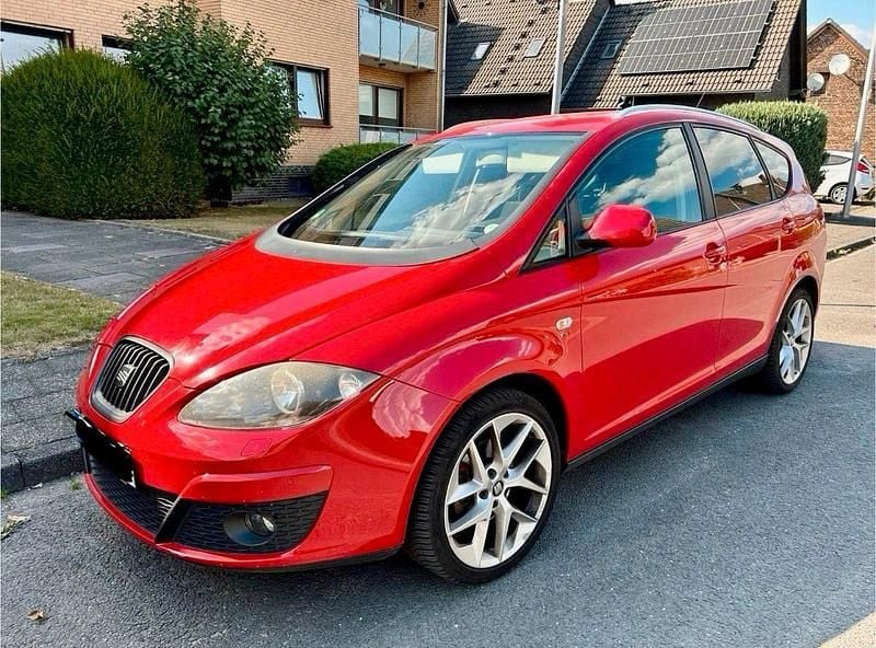 Rot Gebraucht 2009 Seat Altea XL Van / Kleinbus | 3.799 € (Fairer Preis) - Bild 1/4