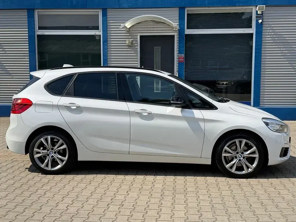 Gebraucht BMW 220 Active Tourer Sport Line 192 PS (141 kW) 2015 Weiß Van / Kleinbus