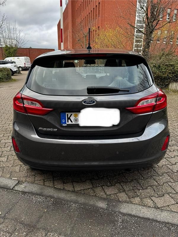 Gebraucht Ford Fiesta 101 PS (74 kW) 2018 Grau Kleinwagen