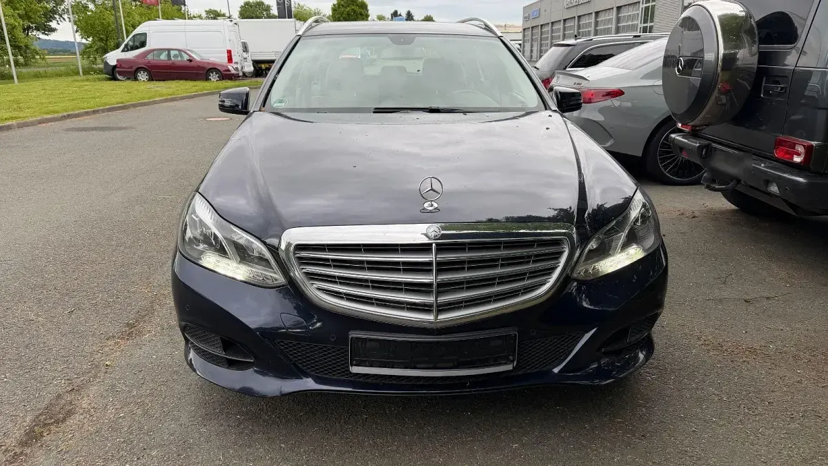 Gebraucht Mercedes E200 136 PS (100 kW) 2015 Blau Kombi