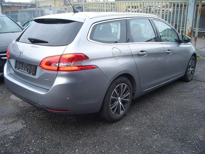 Gebraucht Peugeot 308 SW Allure 120 PS (88 kW) 2015 Gris artense Kombi