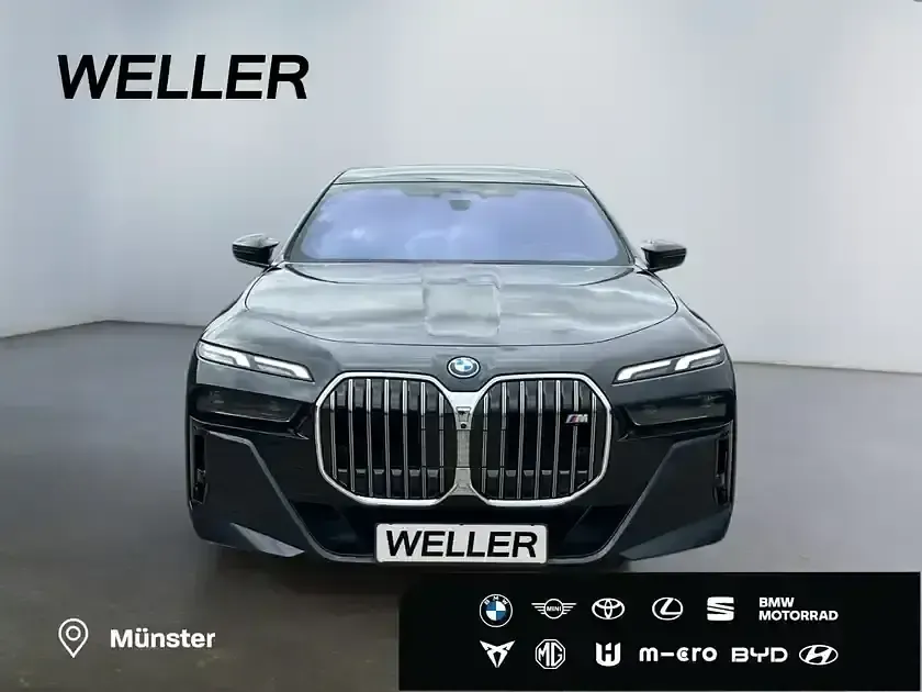 Gebraucht BMW M760 571 PS (419 kW) 2023 Carbonschwarz Limousine