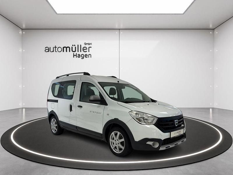 Gletscherweiss Gebraucht 2015 Dacia Dokker Stepway Van / Kleinbus | 9.590 € (Fairer Preis) - Bild 1/4