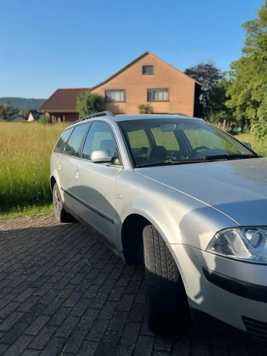 Second-hand VW Passat 105 CP (77 kW) 2002 Argintiu Break