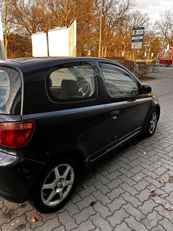 Gebraucht Toyota Yaris 106 PS (77 kW) 2001 Schwarz Limousine