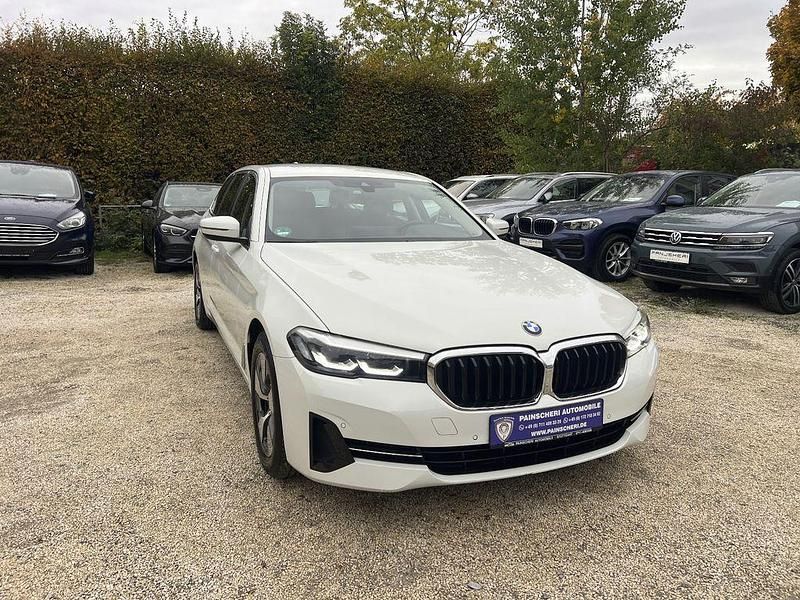Alpinweiss iii Gebraucht 2022 BMW 520 Sport Line Kombi | 29.979 € (Superpreis) - Bild 1/4
