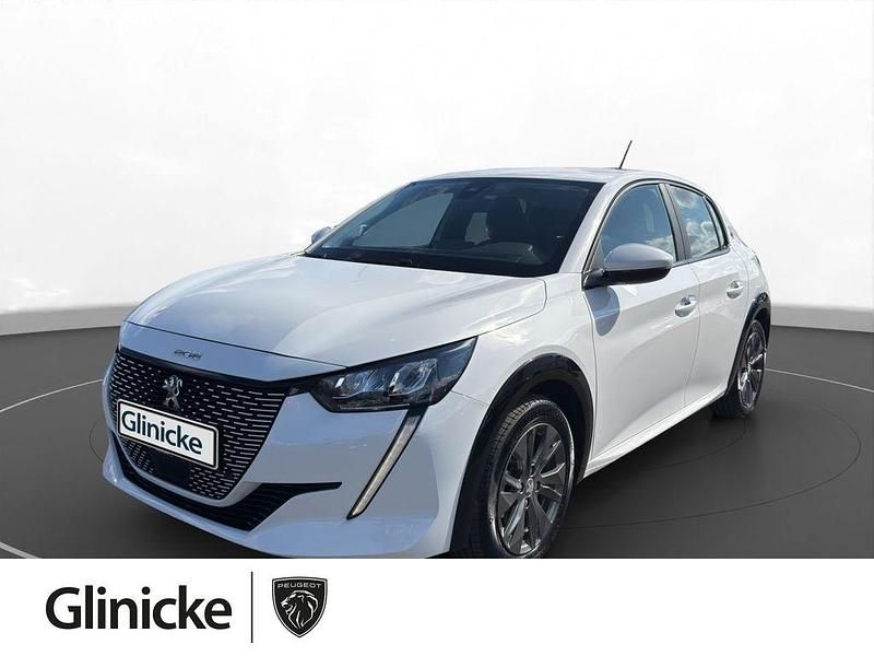 Weiß Gebraucht 2021 Peugeot e-208 Active Kleinwagen | 16.490 € (Etwas zu teuer) - Bild 1/4