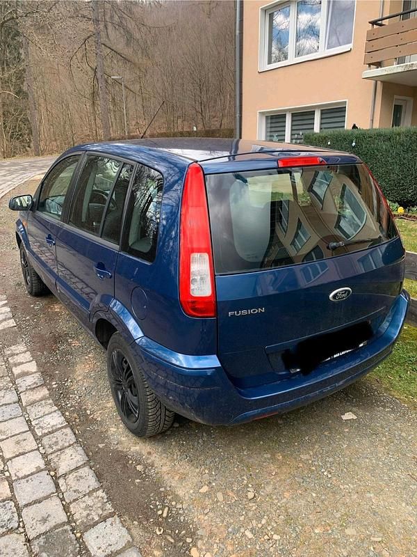 Gebraucht Ford Fusion 80 PS (58 kW) 2010 Blau Kleinwagen