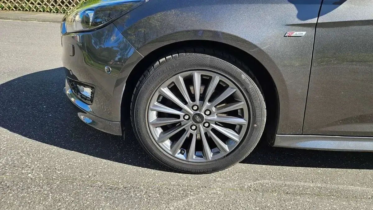 Gebraucht Ford Focus ST-Line 182 PS (133 kW) 2018 Grau Kombi