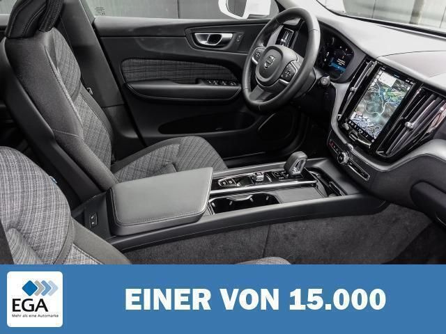 Gebraucht Volvo XC60 Core 197 PS (144 kW) 2023 Weiß metallic SUV