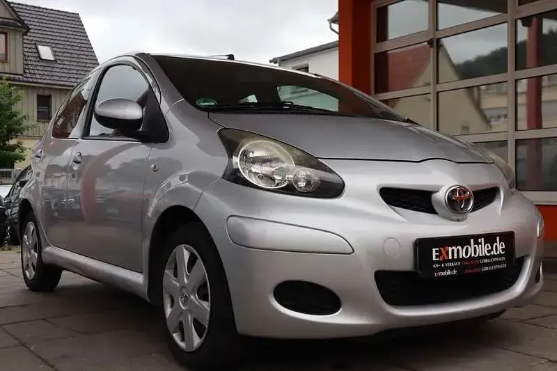 Gebraucht Toyota Aygo Cool 68 PS (50 kW) 2011 Silber Kleinwagen