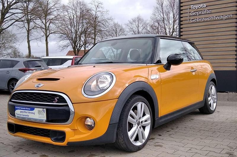 Gebraucht Mini Cooper S Sport 192 PS (141 kW) 2014 Volcanic orange Kleinwagen