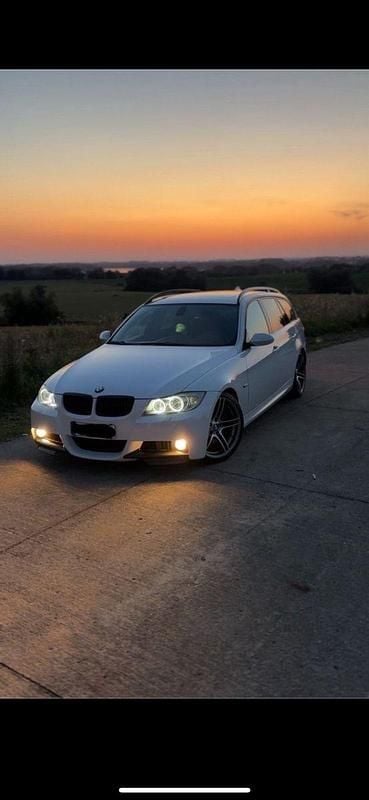 Weiß Gebraucht 2007 BMW 335 M Sport Kombi | 13.000 € (Fairer Preis) - Bild 1/4