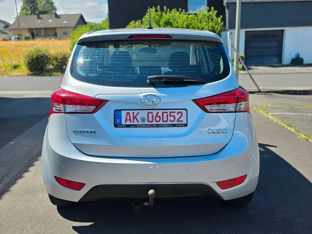 Gebraucht Hyundai ix20 125 PS (91 kW) 2013 Silber Kleinwagen