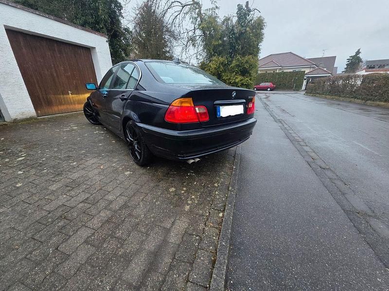 Gebraucht BMW 323 170 PS (125 kW) 1999 Blau Limousine