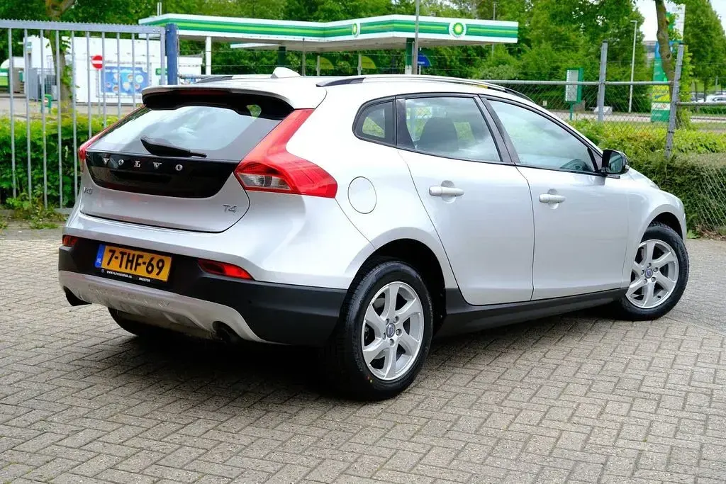 Gebraucht Volvo V40 CC Momentum 179 PS (131 kW) 2014 Grau Kombi