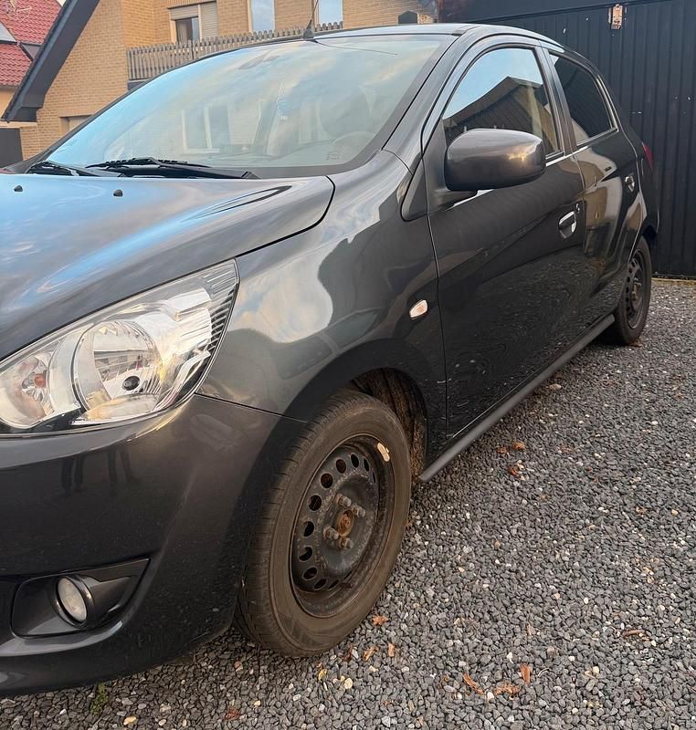 Gebraucht Mitsubishi Space Star 80 PS (58 kW) 2013 Schwarz Van / Kleinbus