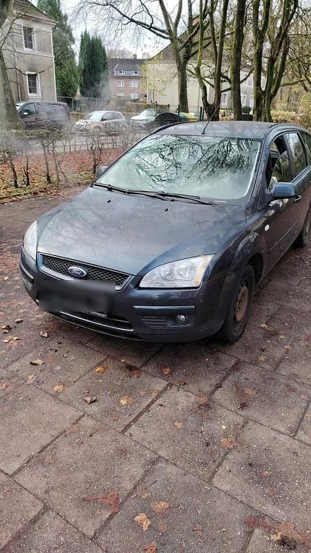 Grau Gebraucht 2007 Ford Focus Kombi | 900 € (Superpreis) - Bild 1/4