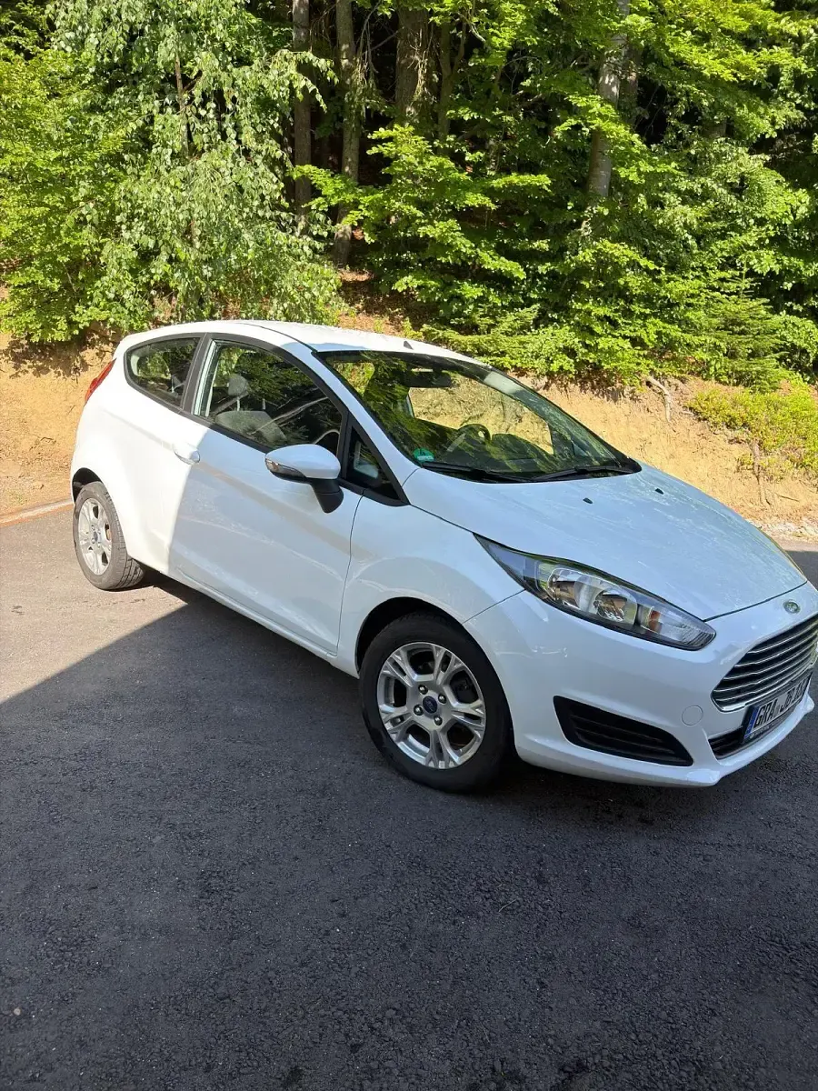 Gebraucht Ford Fiesta SYNC Edition 82 PS (60 kW) 2013 Weiß Kleinwagen