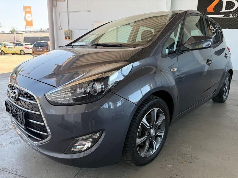 Grau Gebraucht 2017 Hyundai ix20 Trend Van / Kleinbus | 7.690 € (Fairer Preis) - Bild 1/4