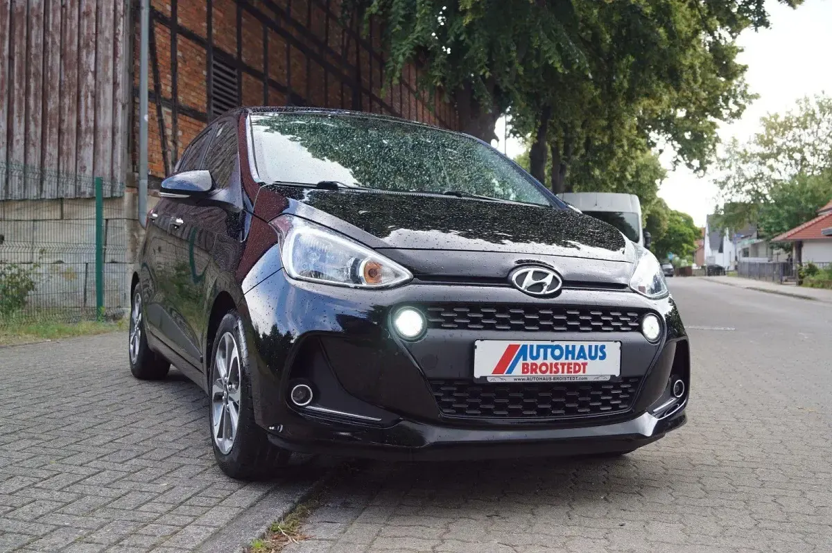 Gebraucht Hyundai i10 Style 87 PS (63 kW) 2019 Schwarz Kleinwagen