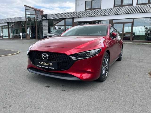 Magmarot (metallic) Gebraucht 2020 Mazda 3 Selection Limousine | 19.450 € (Fairer Preis) - Bild 1/4
