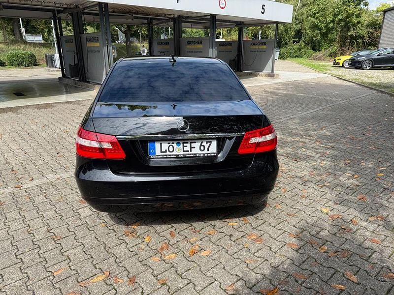 Gebraucht Mercedes E220 Edition 170 PS (125 kW) 2012 Schwarz Limousine