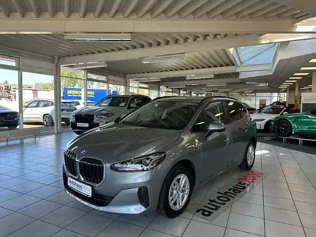 Gebraucht BMW 225 Active Tourer Sport Line 245 PS (180 kW) 2022 Skyscraper grau metallic Van / Kleinbus