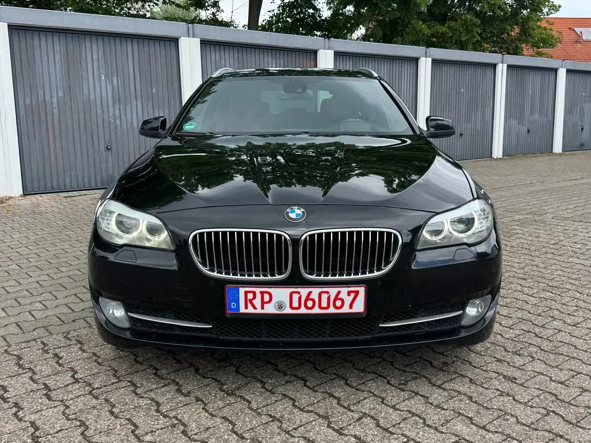 Gebraucht BMW 520 Sport Line 184 PS (135 kW) 2012 Schwarz Kombi