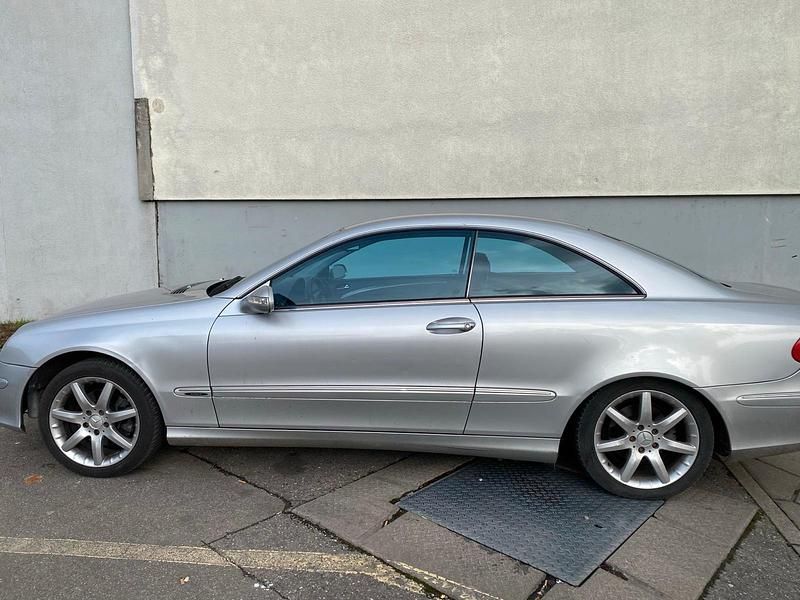 Gebraucht Mercedes CLK240 170 PS (125 kW) 2005 Silber Coupé
